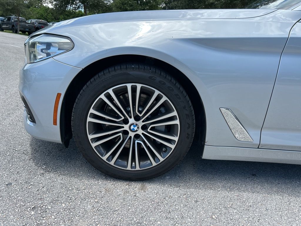 Vehicle image 9 of 51