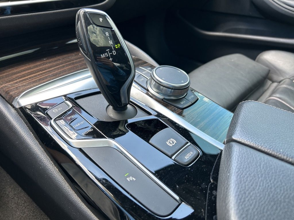 Vehicle image 28 of 51