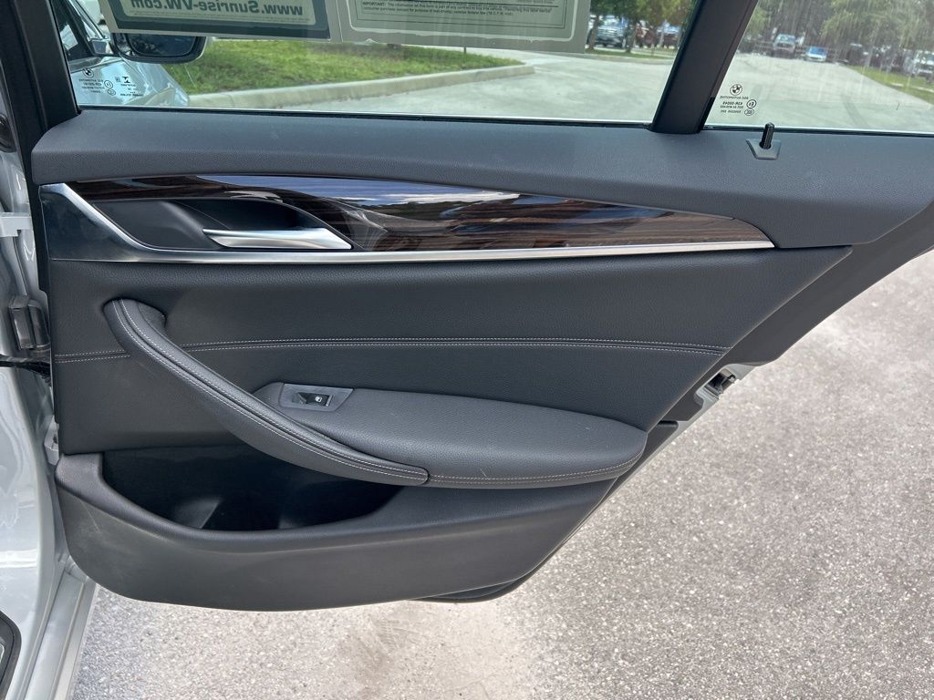 Vehicle image 29 of 51