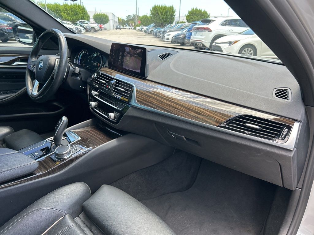 Vehicle image 18 of 51