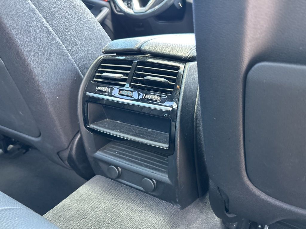 Vehicle image 33 of 51