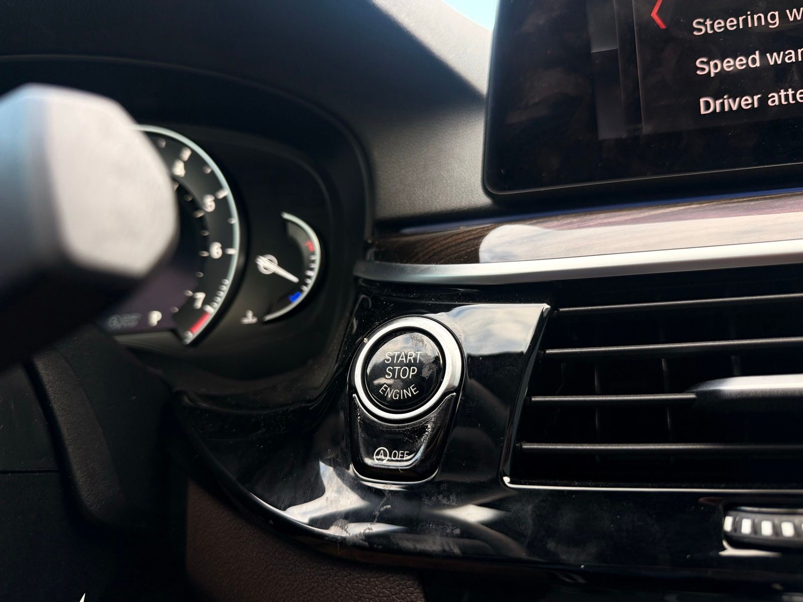 2019 BMW 5 Series 540i Image 28 of 38