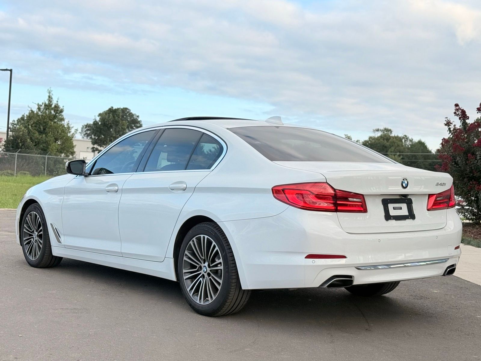 2019 BMW 5 Series 540i Image 8 of 38