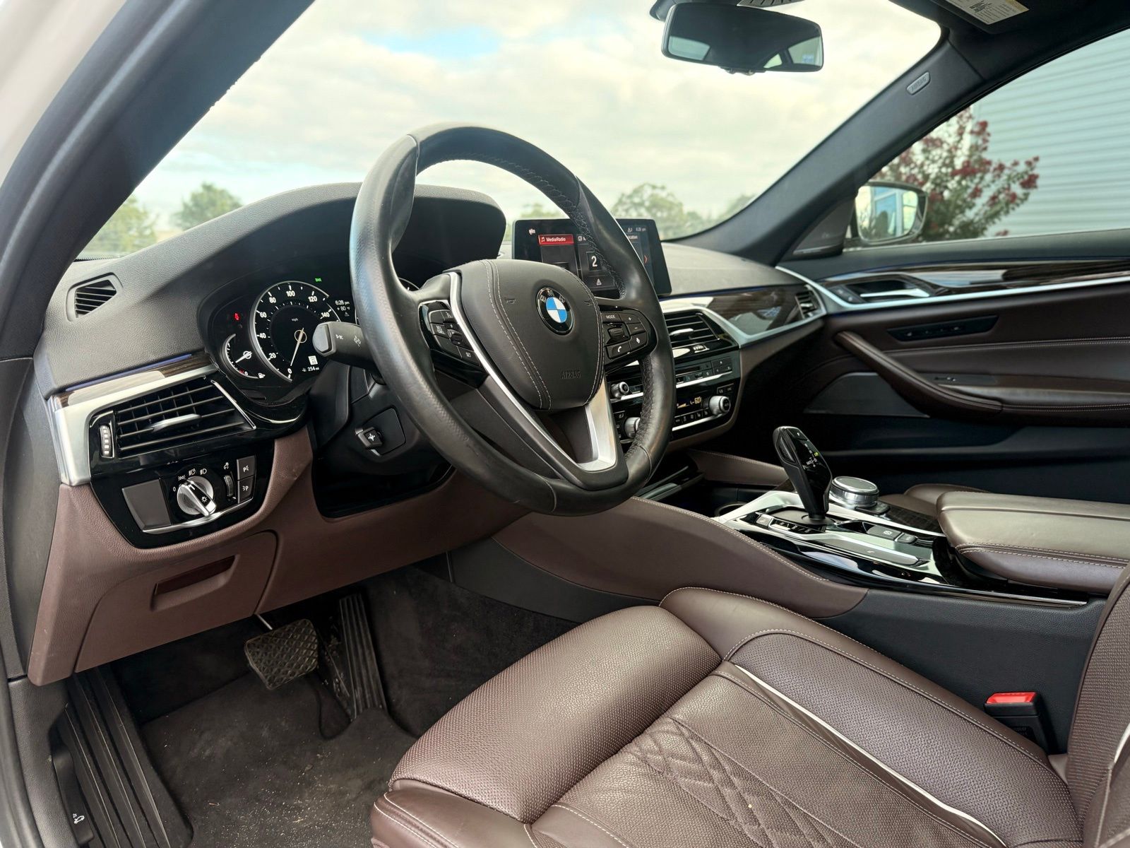 2019 BMW 5 Series 540i Image 19 of 38