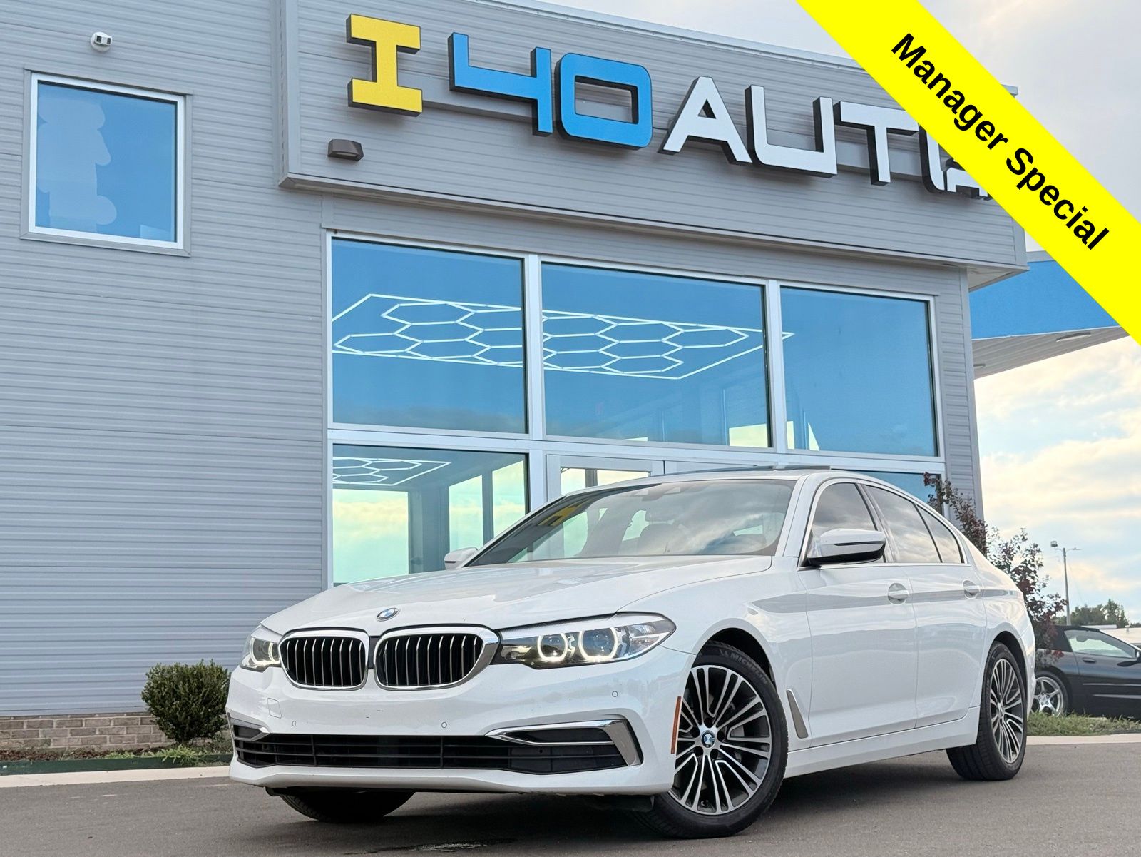 2019 BMW 5 Series 540i Image 2 of 38