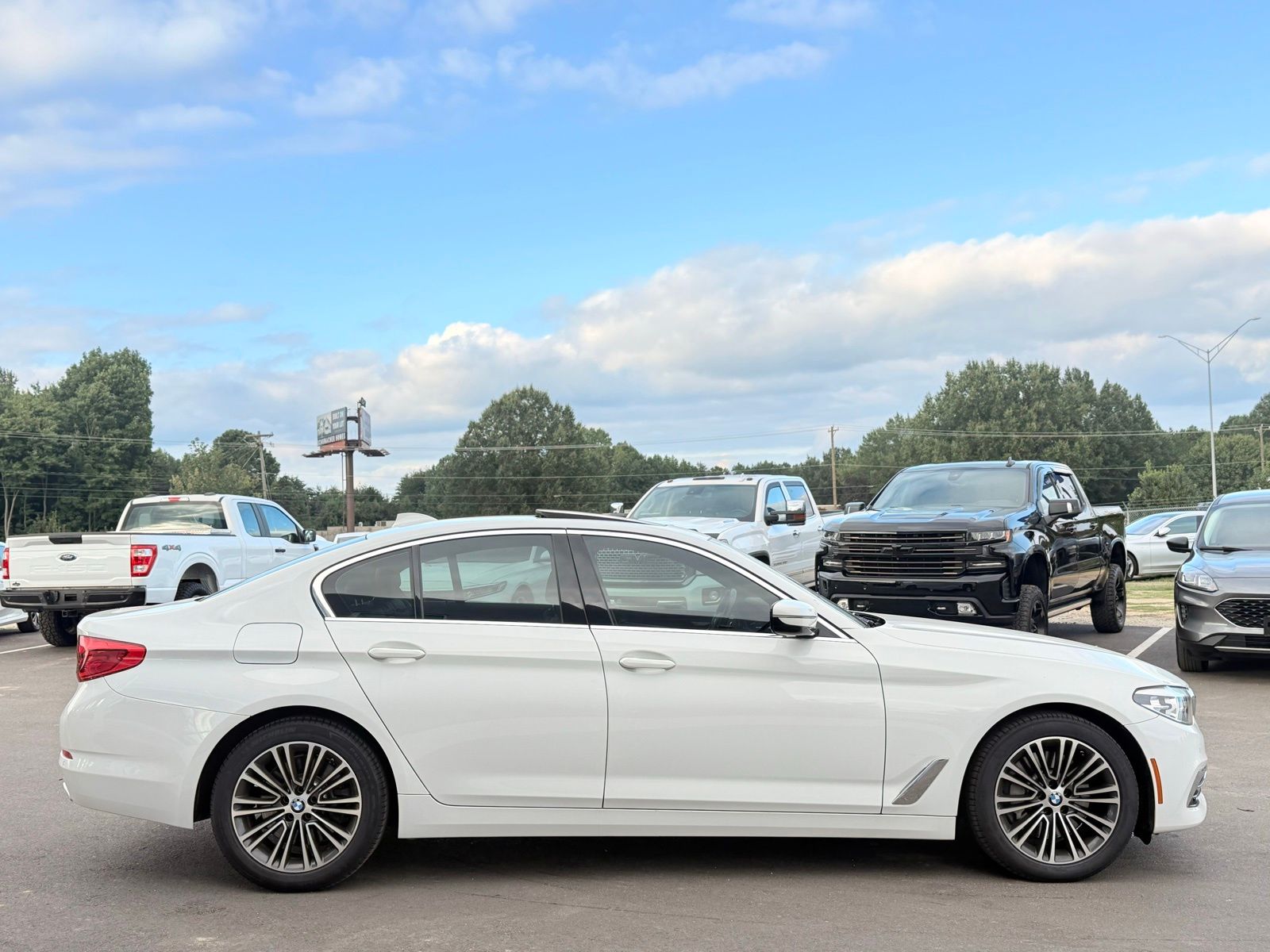 2019 BMW 5 Series 540i Image 5 of 38