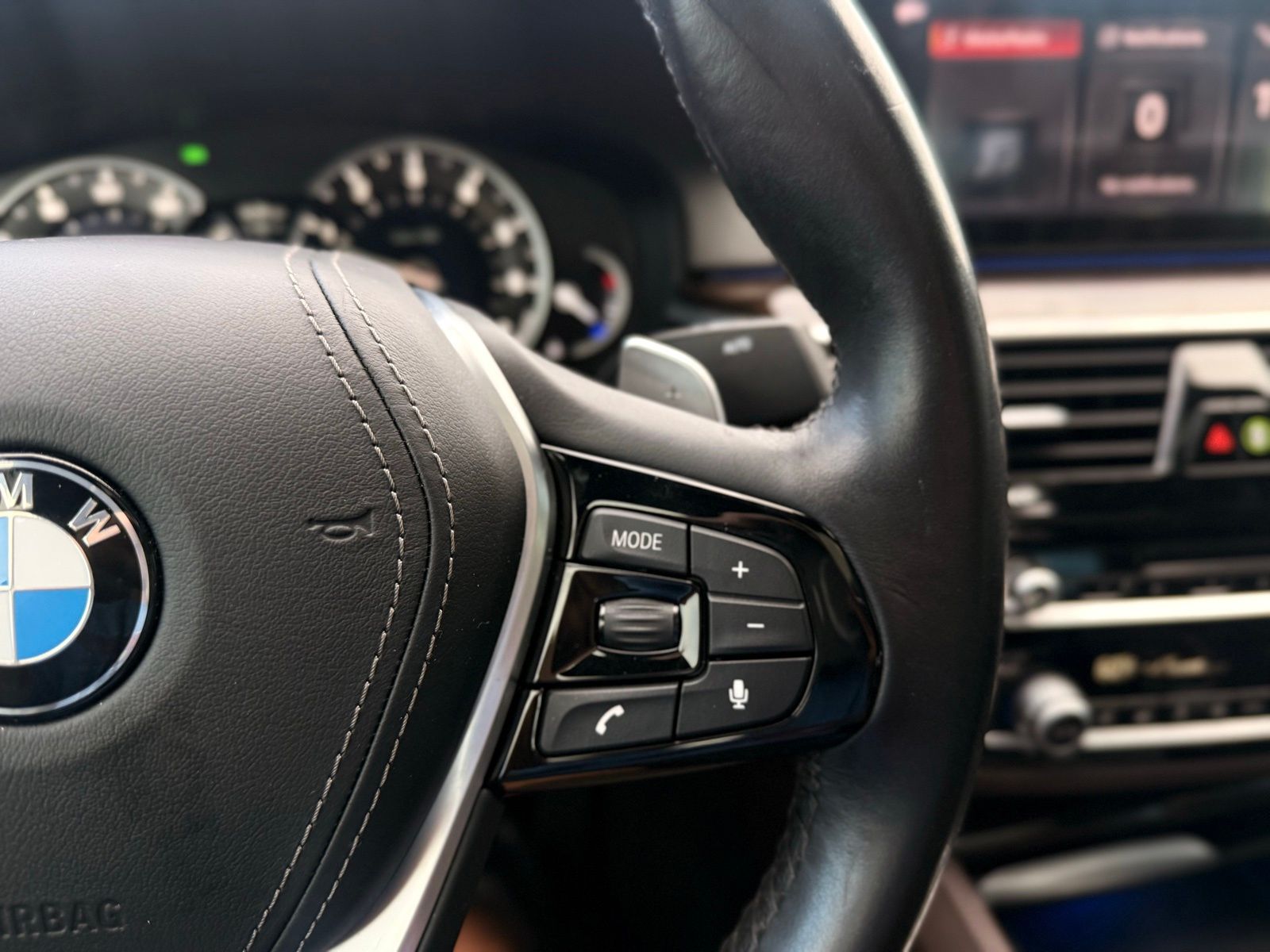 2019 BMW 5 Series 540i Image 24 of 38