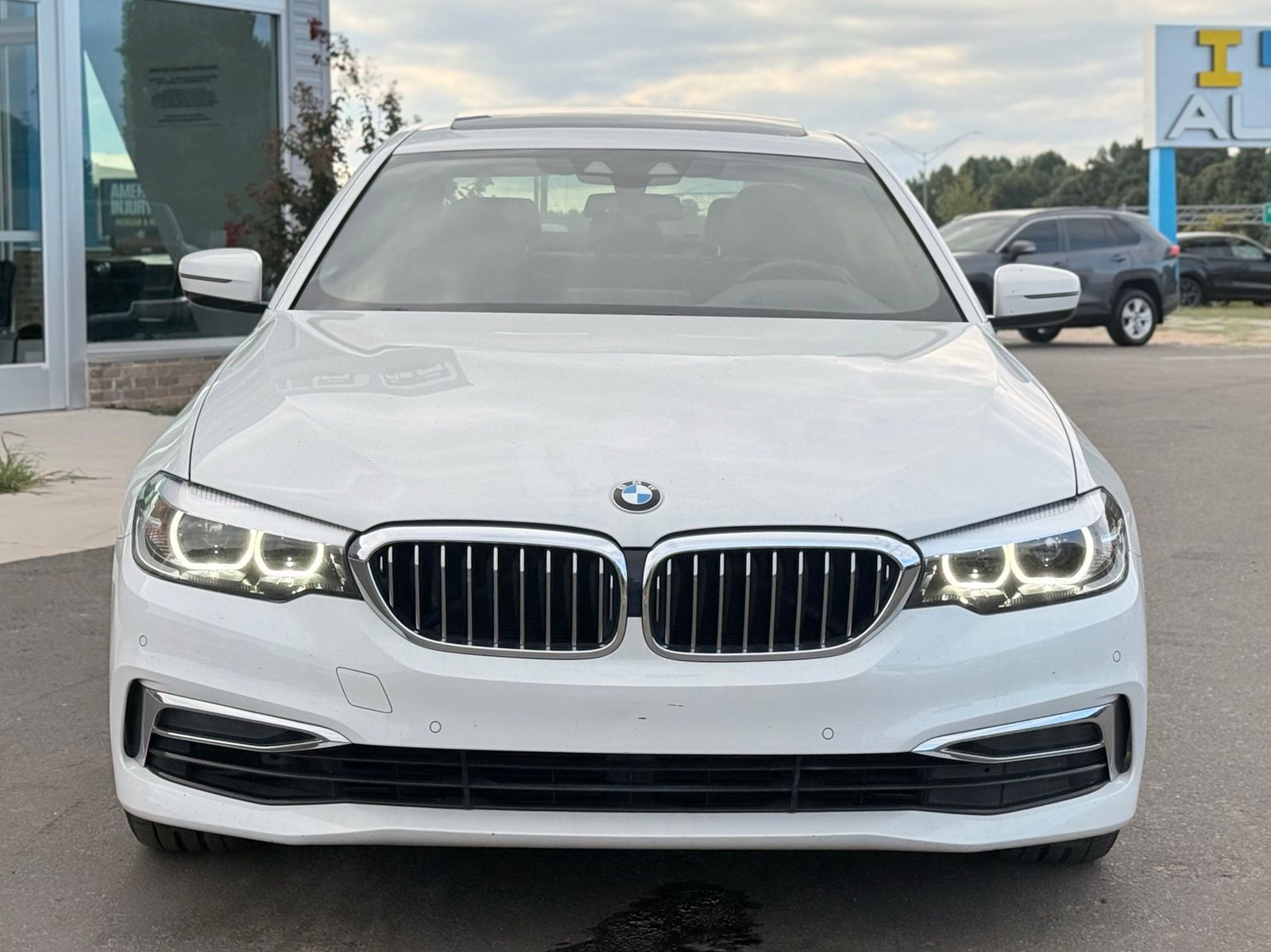 2019 BMW 5 Series 540i Image 3 of 38