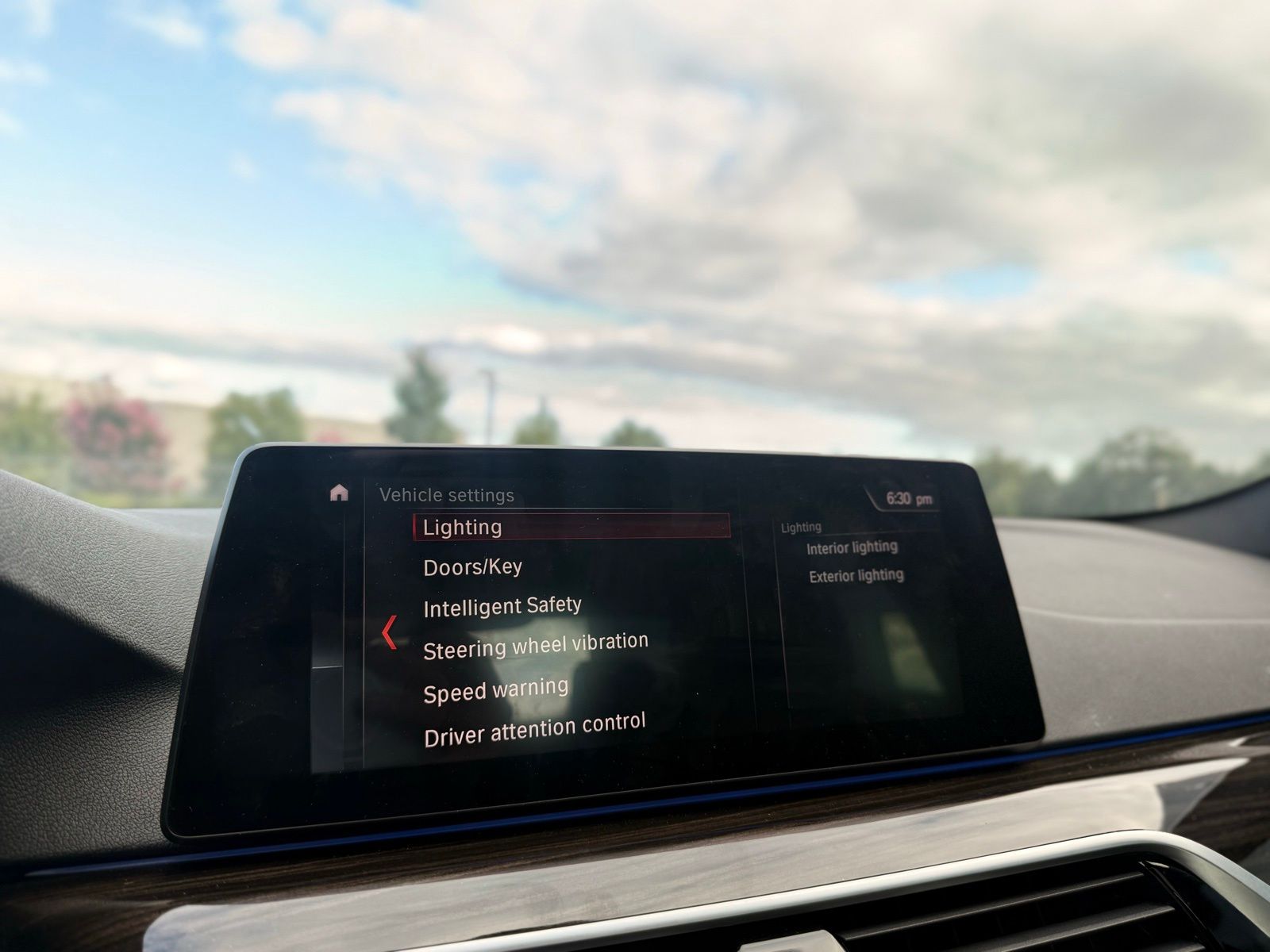 2019 BMW 5 Series 540i Image 27 of 38