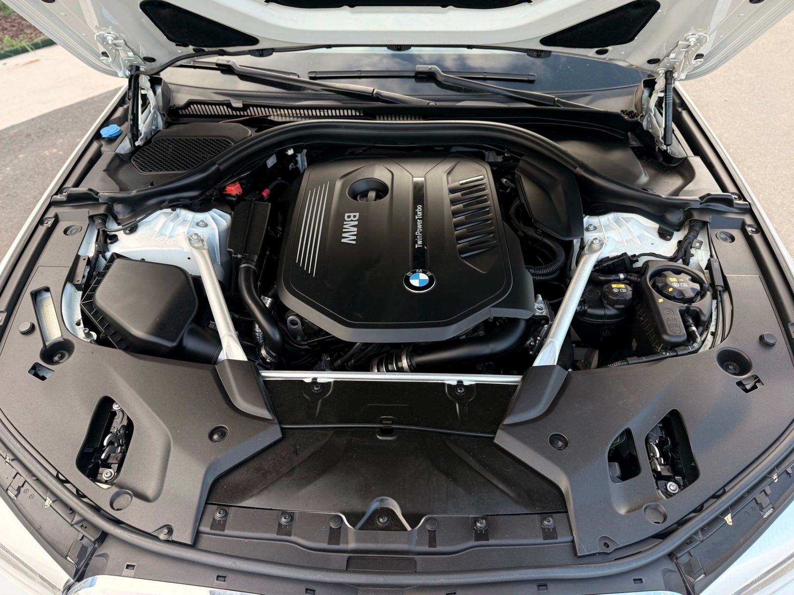 2019 BMW 5 Series 540i Image 10 of 38