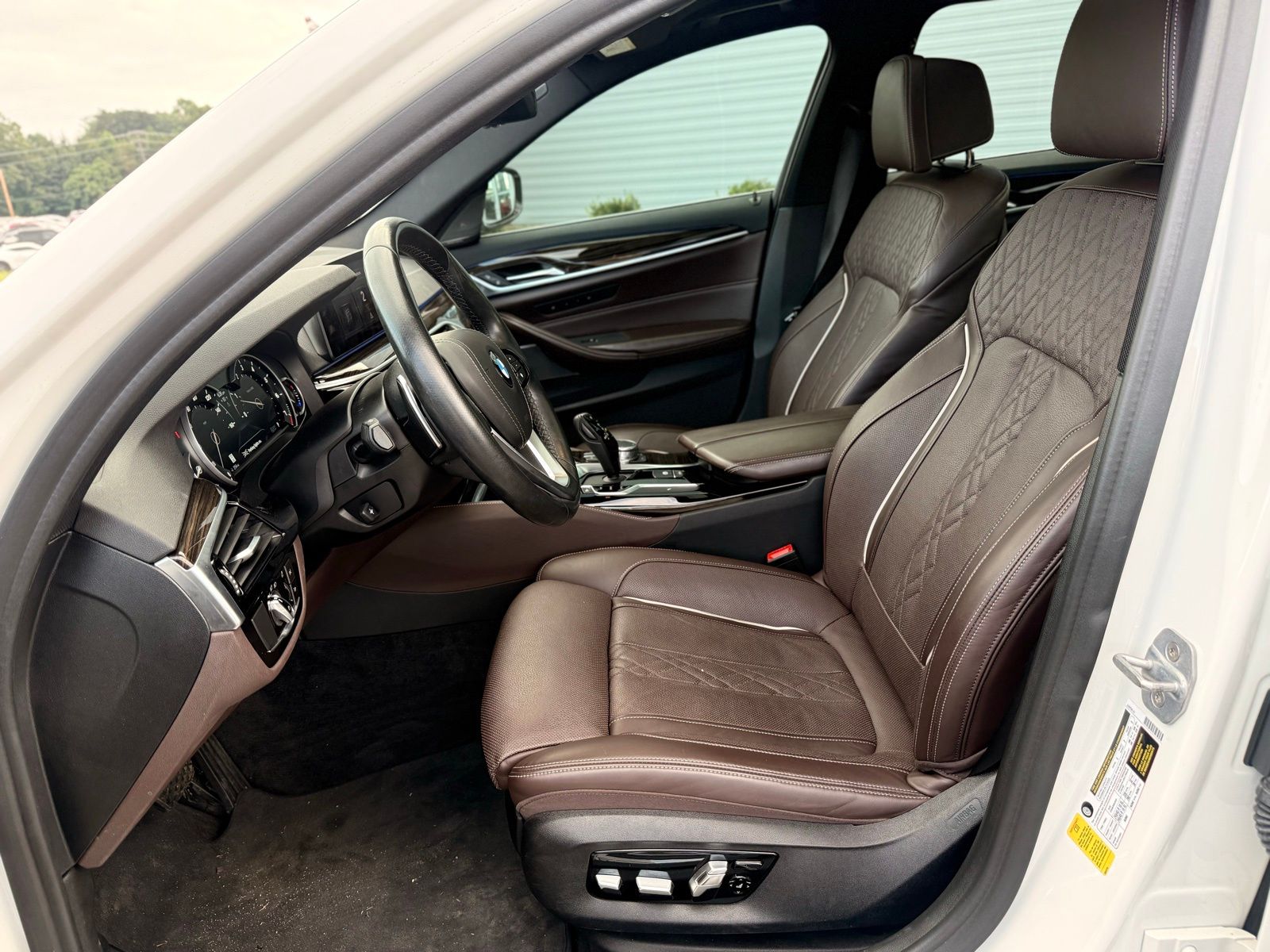 2019 BMW 5 Series 540i Image 15 of 38