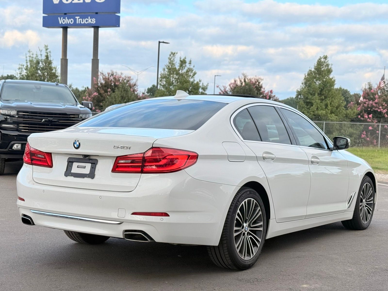 2019 BMW 5 Series 540i Image 6 of 38