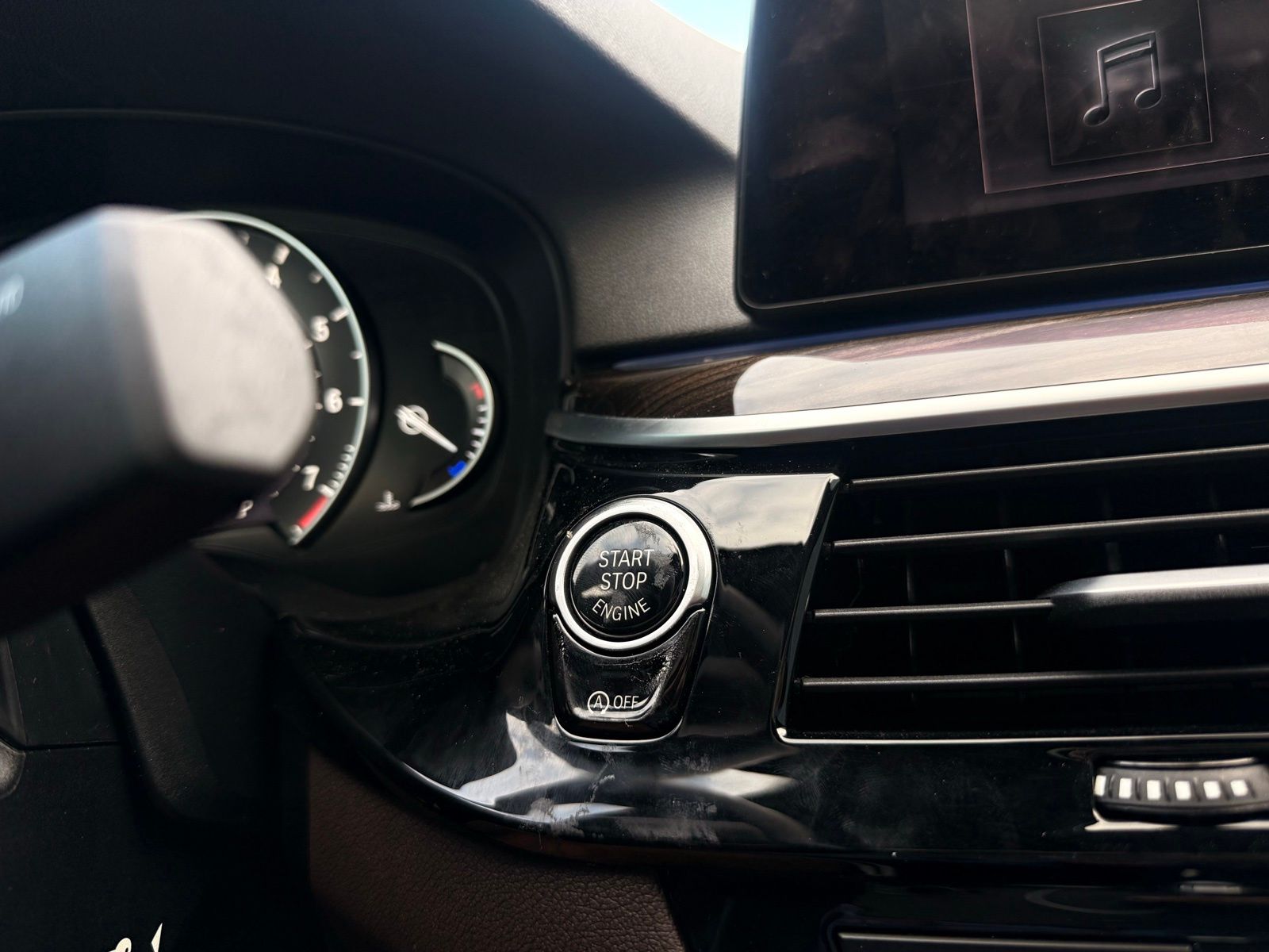 2019 BMW 5 Series 540i Image 36 of 38