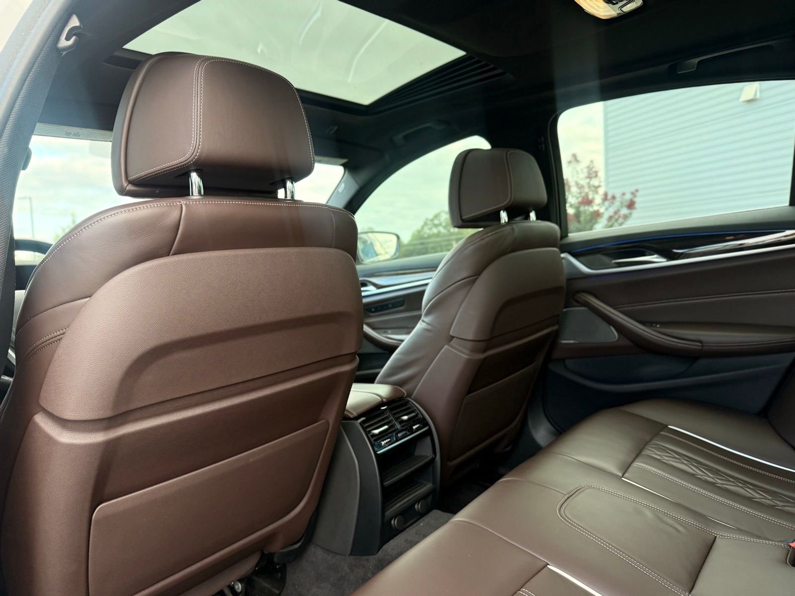 2019 BMW 5 Series 540i Image 14 of 38