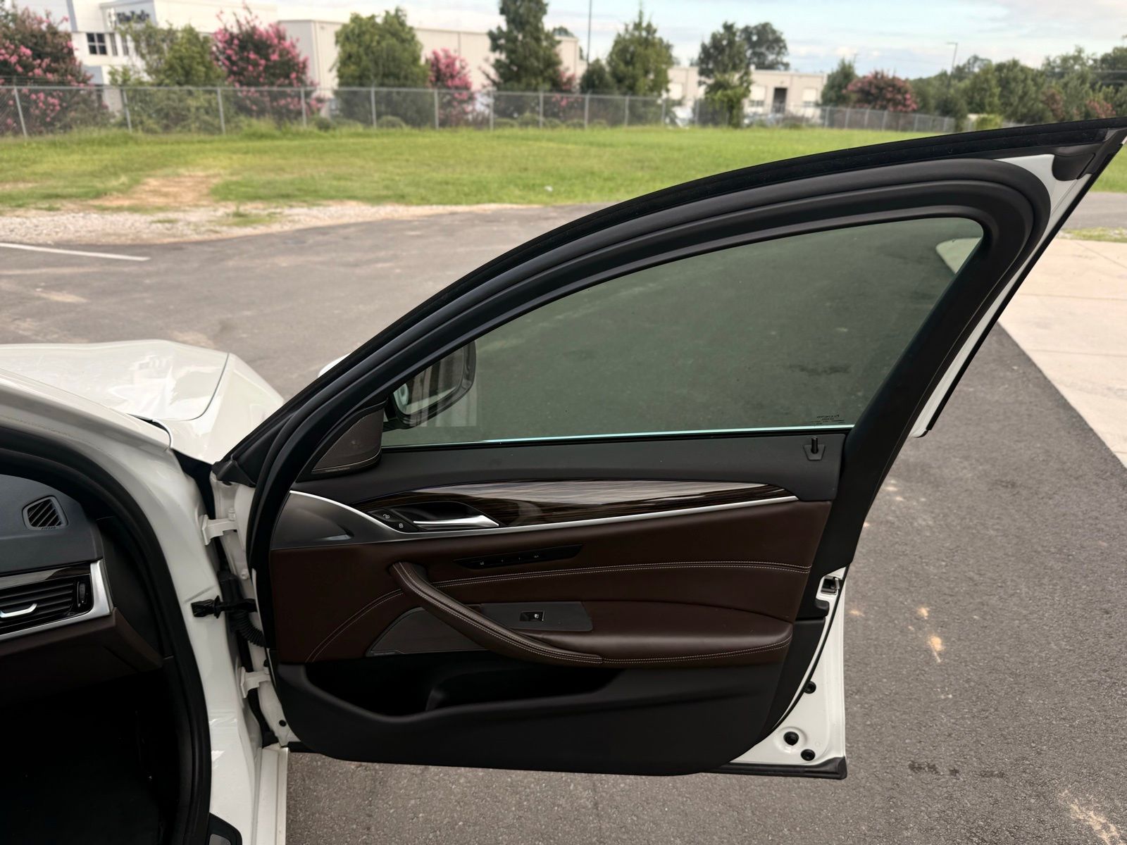 2019 BMW 5 Series 540i Image 22 of 38