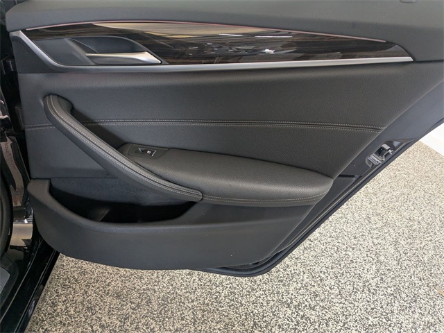 Vehicle image 22 of 37
