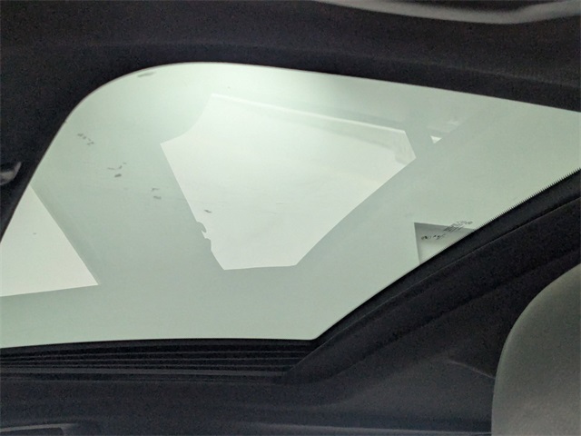 Vehicle image 33 of 37
