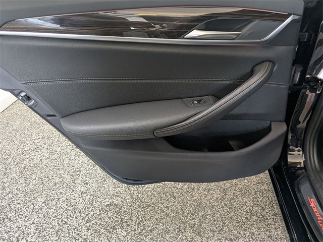 Vehicle image 20 of 37