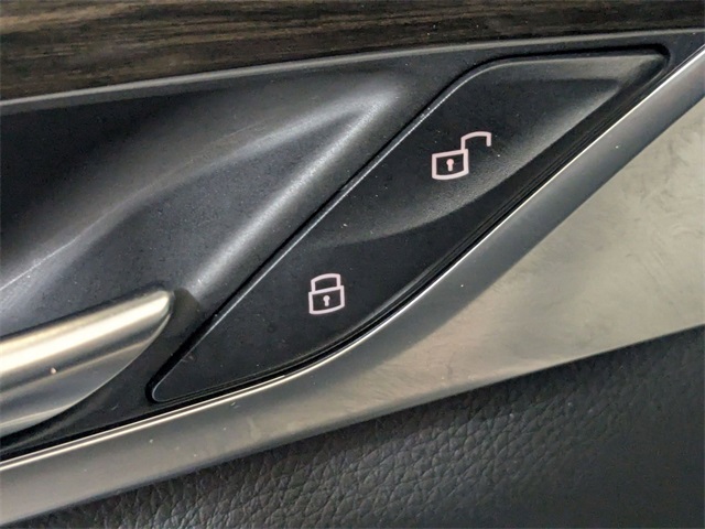 Vehicle image 25 of 37