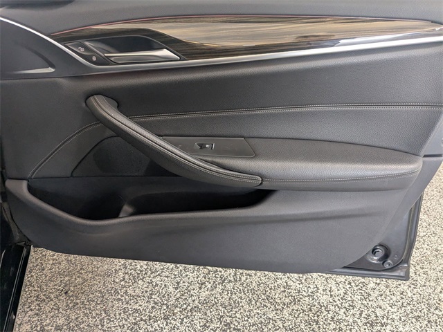 Vehicle image 23 of 37