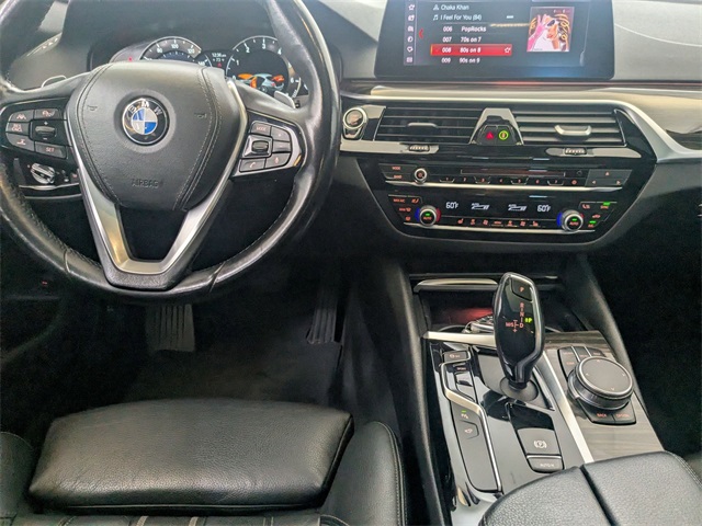 Vehicle image 32 of 37