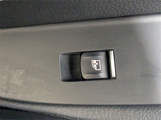 Vehicle image 28 of 37