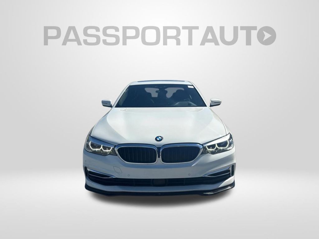 2019 BMW 5 Series 540i xDrive Image 3 of 45