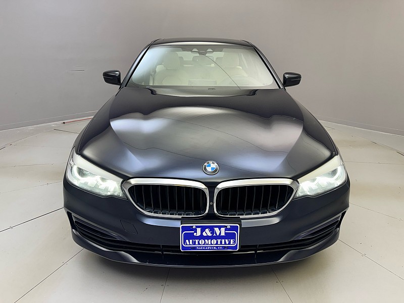 2019 BMW 5 Series 530i xDrive Image 2 of 28
