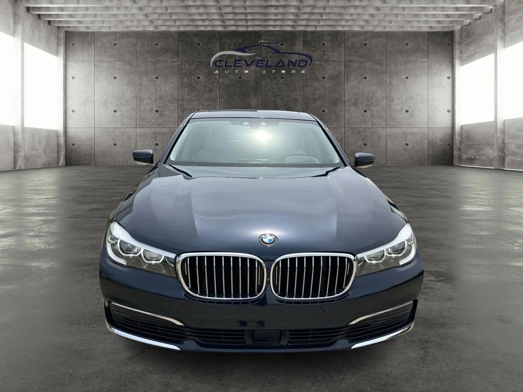2019 BMW 7 Series 740i Image 2 of 48