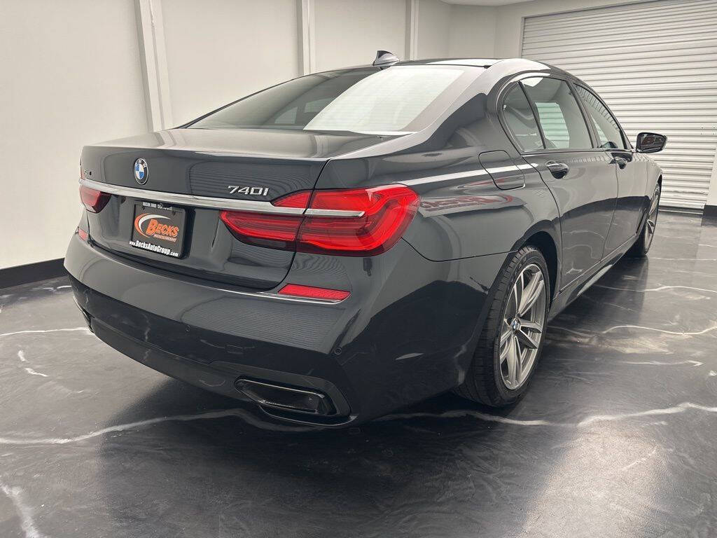 2019 BMW 7 Series 740i xDrive Image 3 of 33