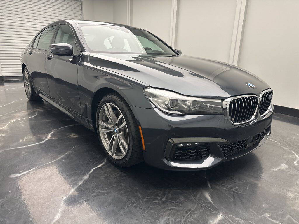 2019 BMW 7 Series 740i xDrive Image 2 of 33