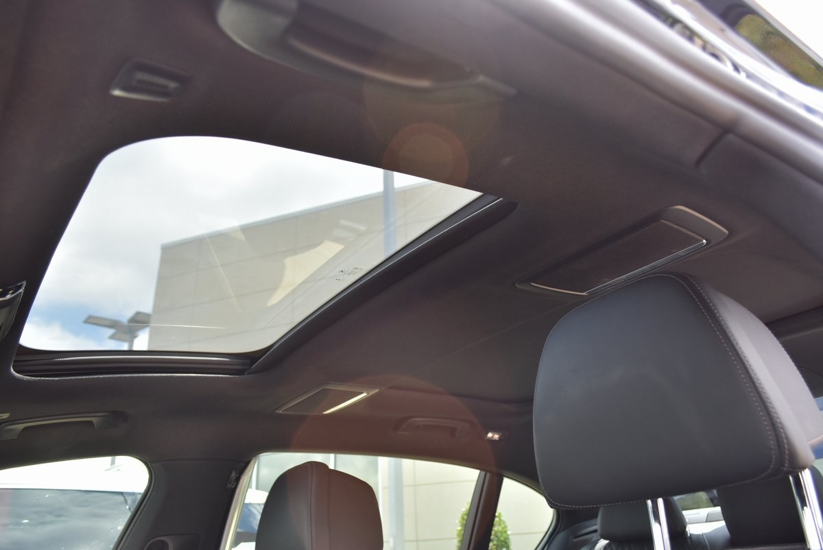 Vehicle image 18 of 40