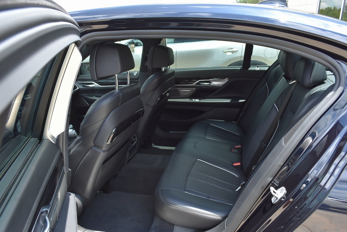 Vehicle image 17 of 40