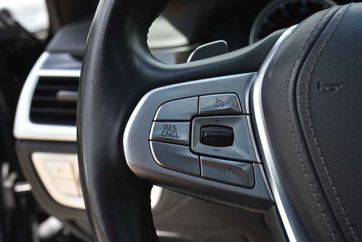 Vehicle image 33 of 40