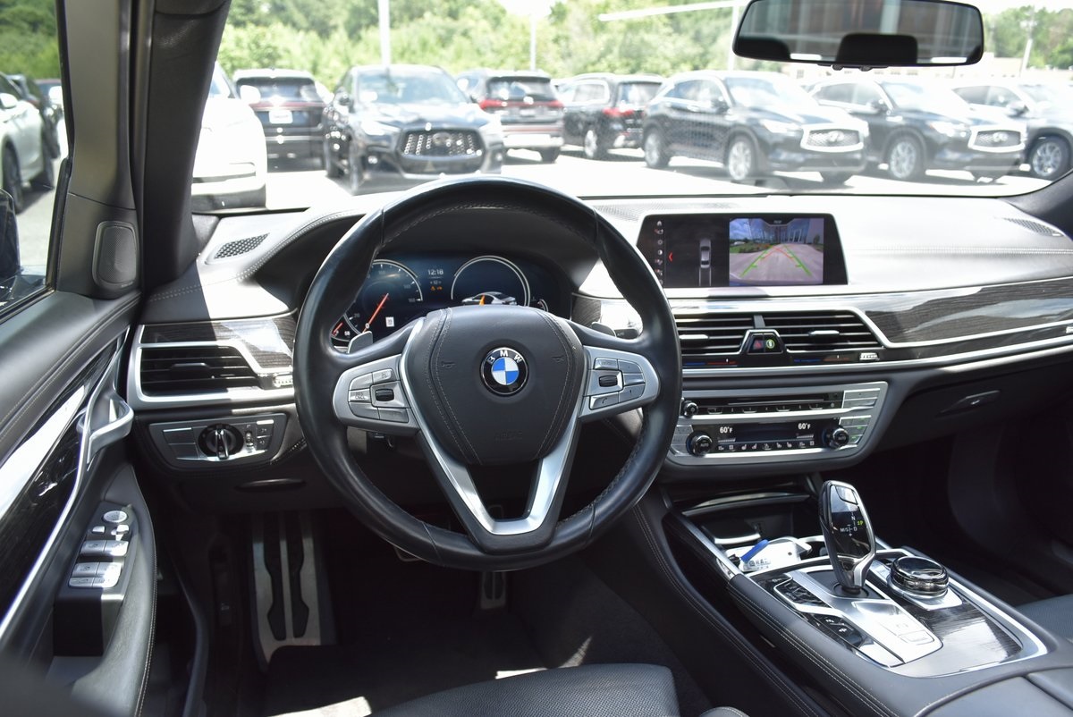 Vehicle image 21 of 40