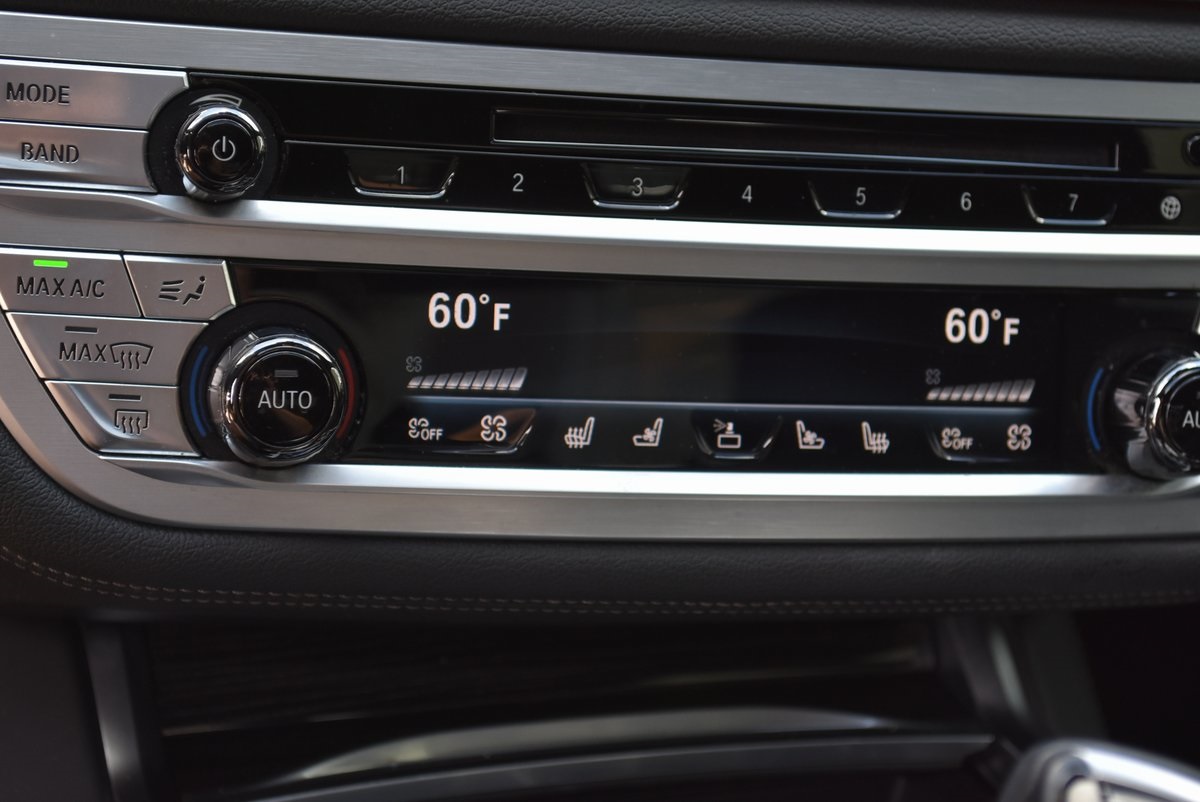Vehicle image 36 of 40
