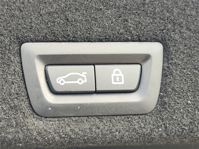 Vehicle image 25 of 35