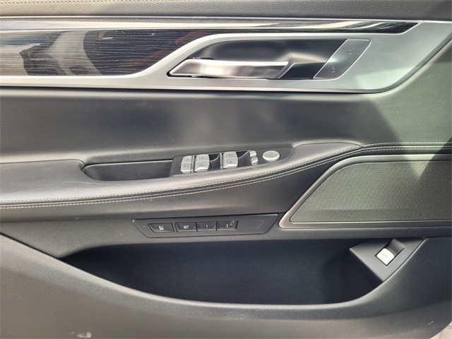 Vehicle image 21 of 35