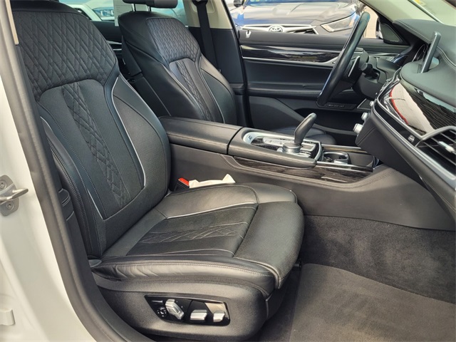Vehicle image 11 of 35