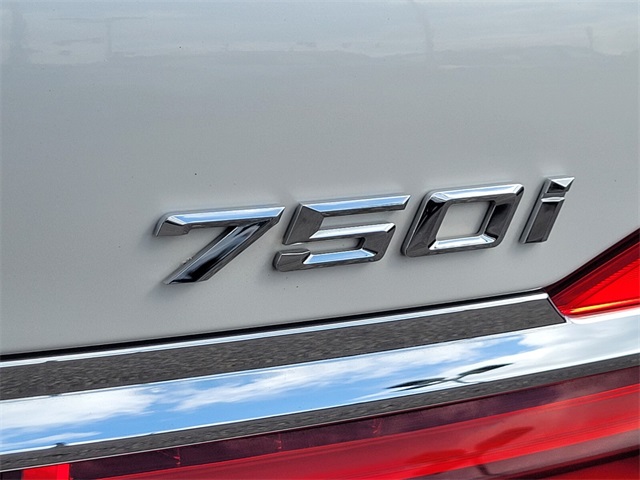 Vehicle image 27 of 35