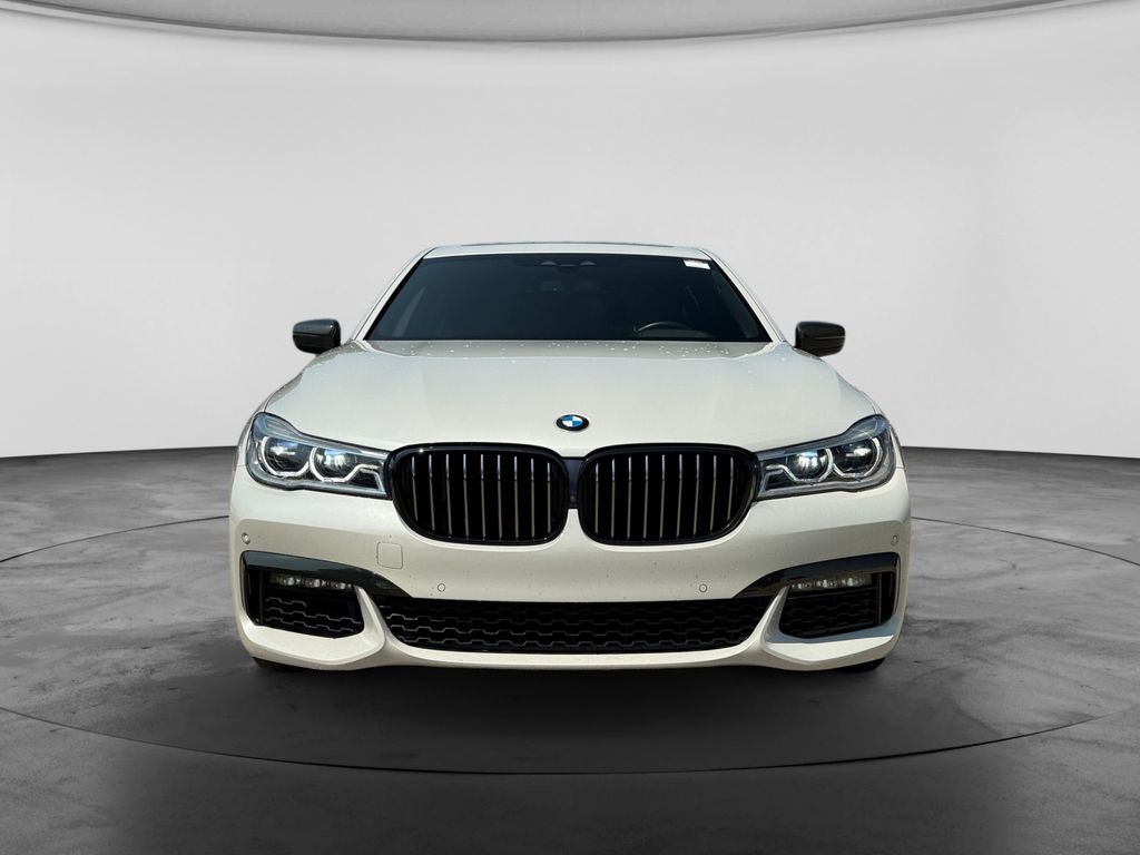 2019 BMW 7 Series 750i xDrive Image 2 of 53