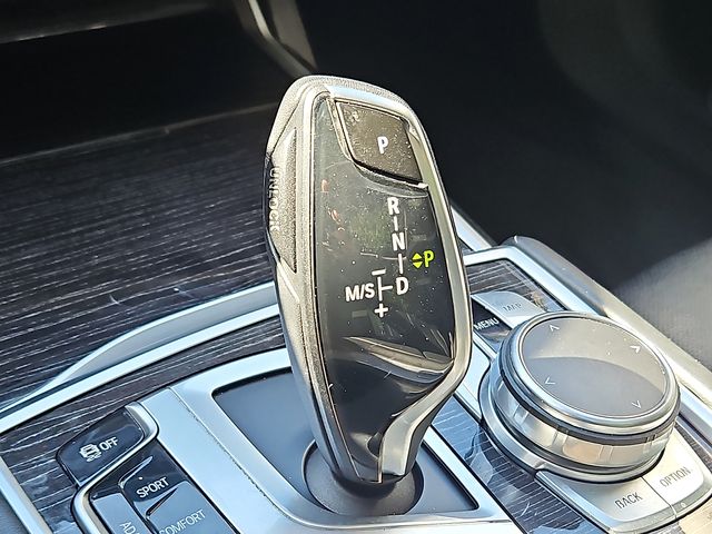 Vehicle image 14 of 30