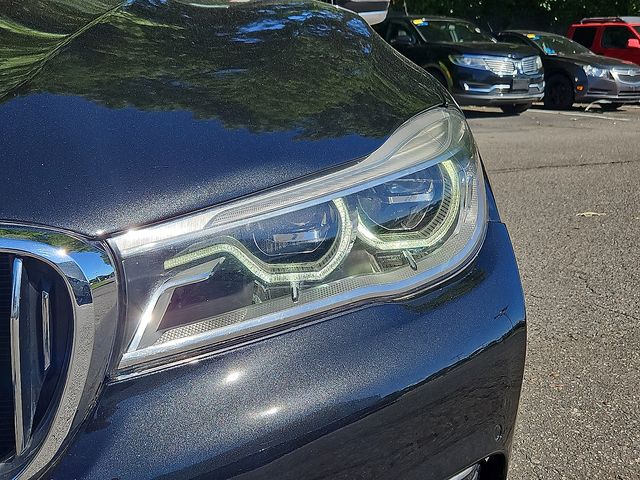 Vehicle image 8 of 30