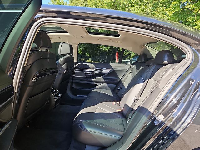 Vehicle image 9 of 30