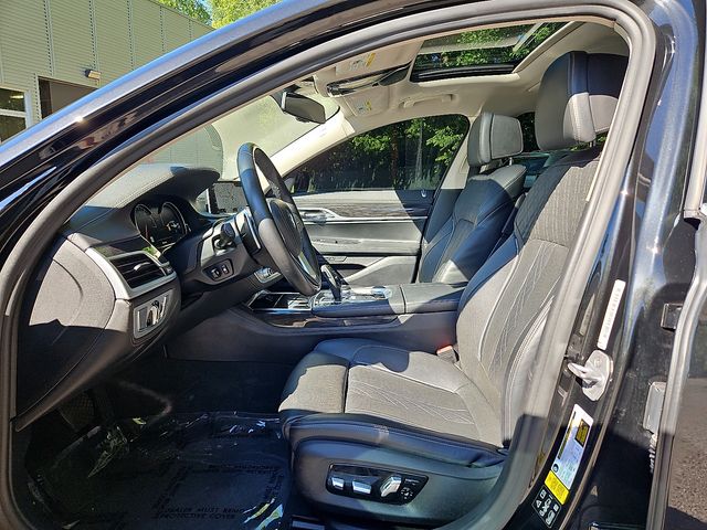 Vehicle image 12 of 30