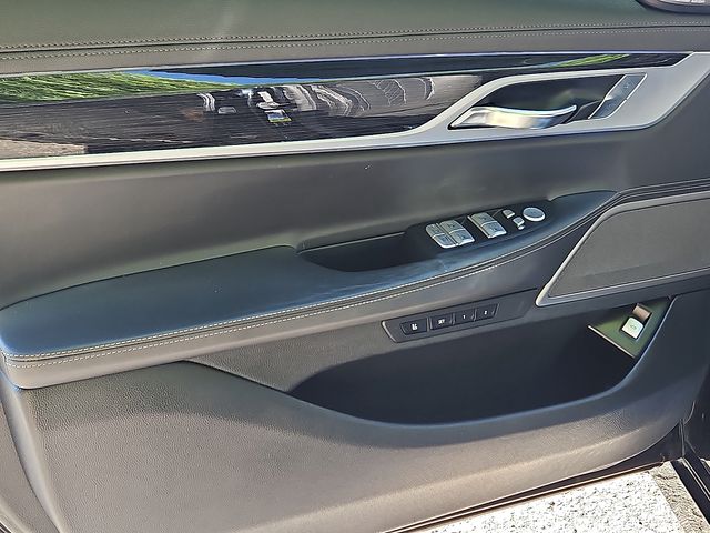 Vehicle image 11 of 30