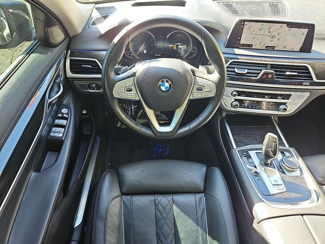 Vehicle image 10 of 30