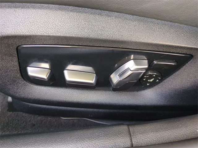 Vehicle image 24 of 31