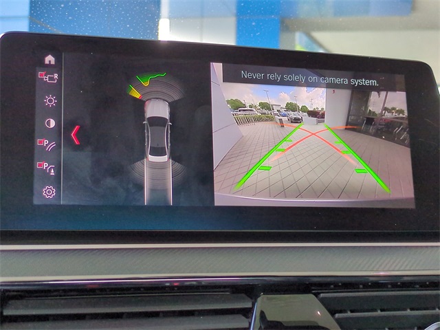 Vehicle image 17 of 31