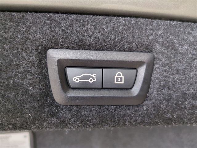 Vehicle image 23 of 31
